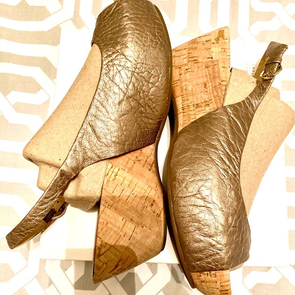 VIA SPIGA Crinkled Gold Leather Wedge Slingbacks - Picture 7 of 12